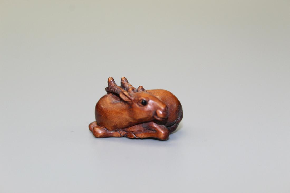 Deer, Japanese wood carving, maker's mark on the (1 of 3)