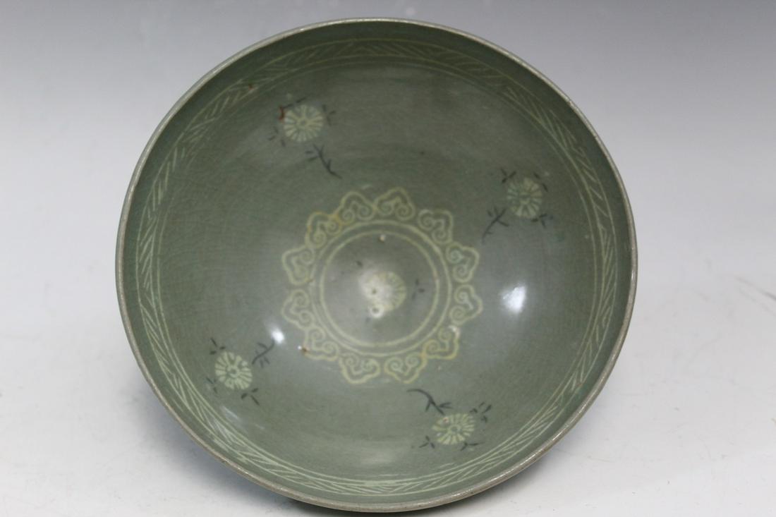 Korean Celadon Porcelain Bowl: Korean Celadon Porcelain Bowl. Diam 19.5 cm