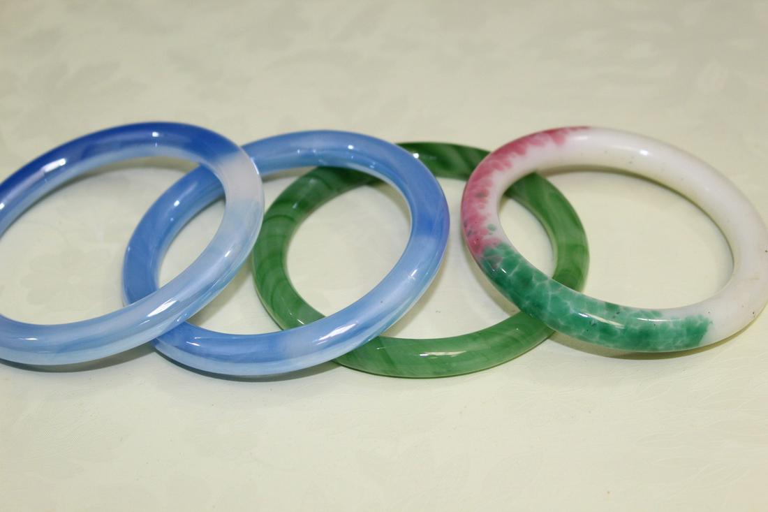 4 Chinese Glass Bangles: 4 Chinese Glass Bangles. Inner rim diam 5.5 -6 cm