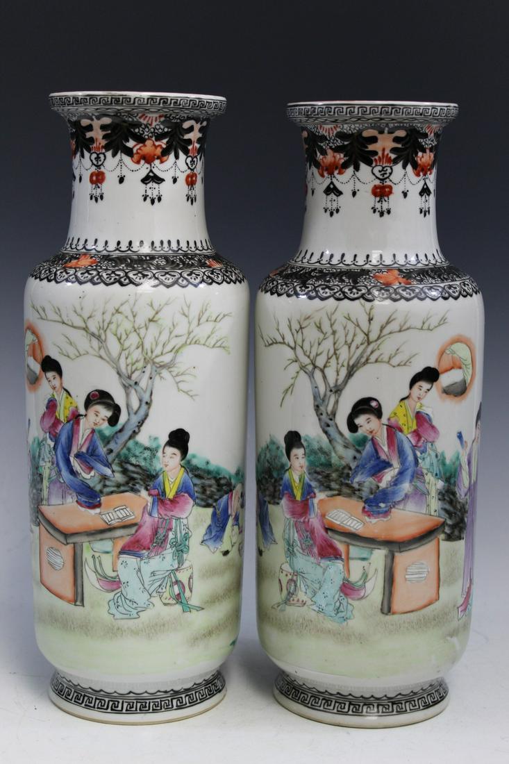 Pair of Chinese Porcelain Vases: Pair of Chinese Porcelain Vases. H 34 cm