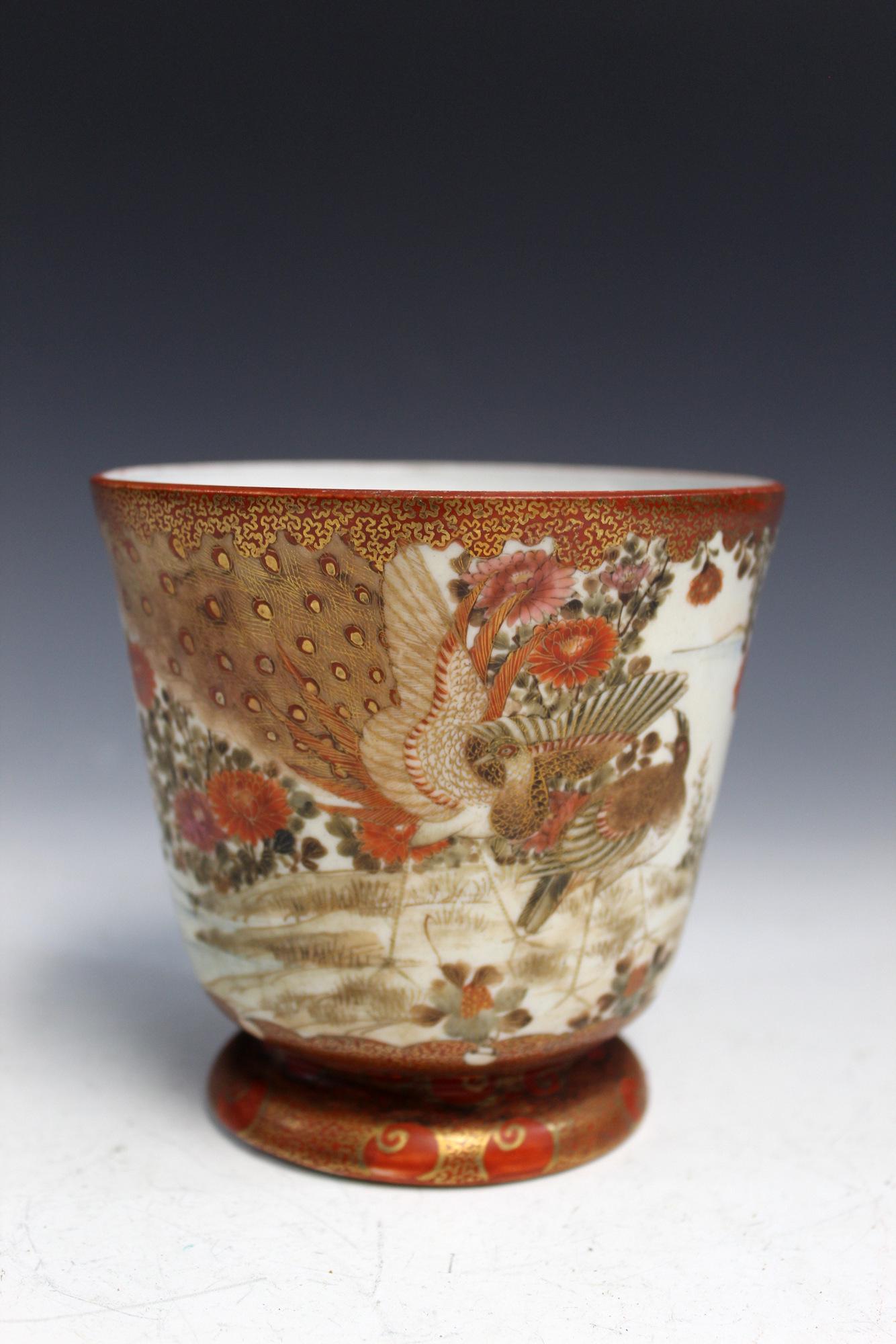 Japanese Kutani hand painted porcelain cup, 19th: Japanese Kutani hand painted porcelain cup, 19th Century. H 12 cm.