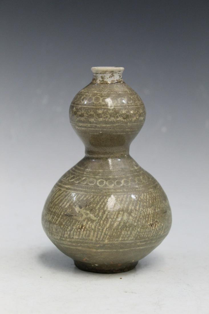 Korean Double Gourd Potter Vase (1 of 4)