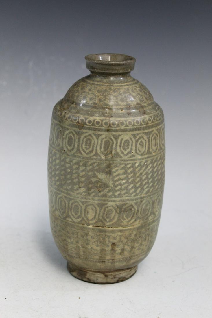 Korean Pottery Vase with Crane and Flowers Decorations. (1 of 6)