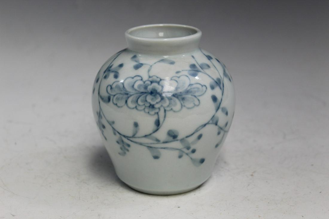 Korean Blue and White Porcelain Small Jar: Korean Blue and White Porcelain Small Jar. H 11 cm.