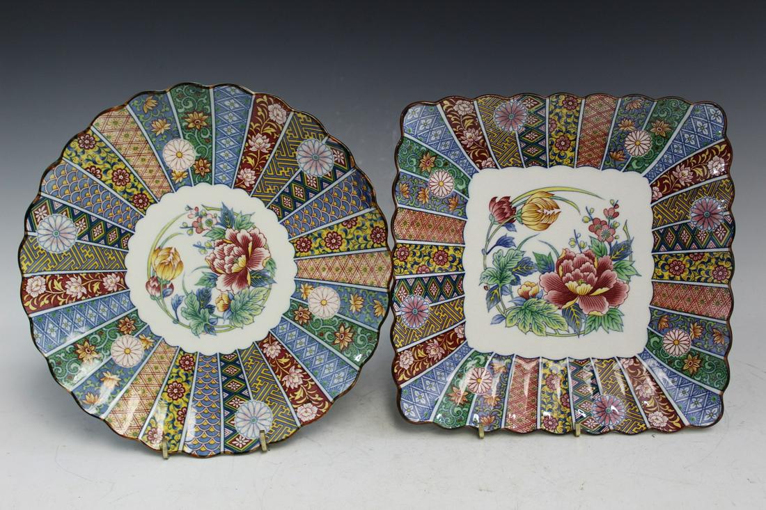Two Japanese Porcelain Dishes with Flower Decorations (1 of 4)