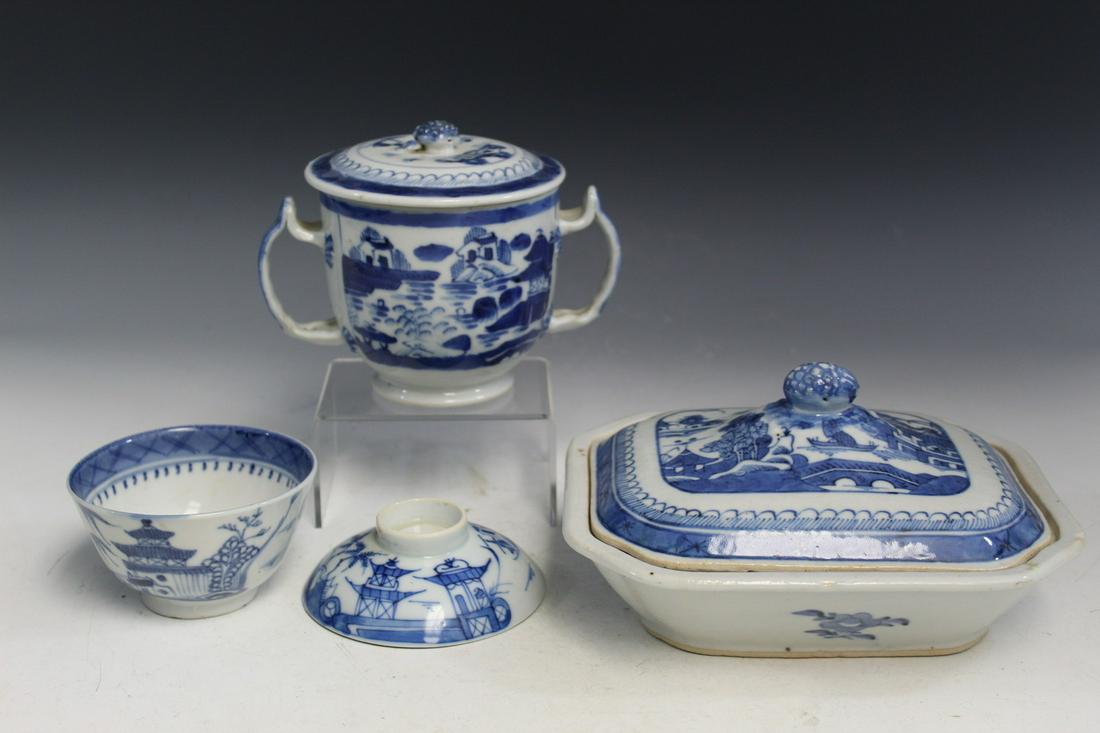 Four Pieces of Chinese Export Blue and White Porcelains.: Four Pieces of Chinese Export Blue and White Porcelains.. Tureen 16x19x9 cm. Two-handle cup H 12 cm