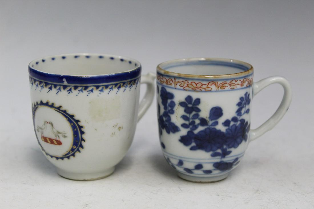 Two Chinese Export Porcelain Cups (1 of 8)