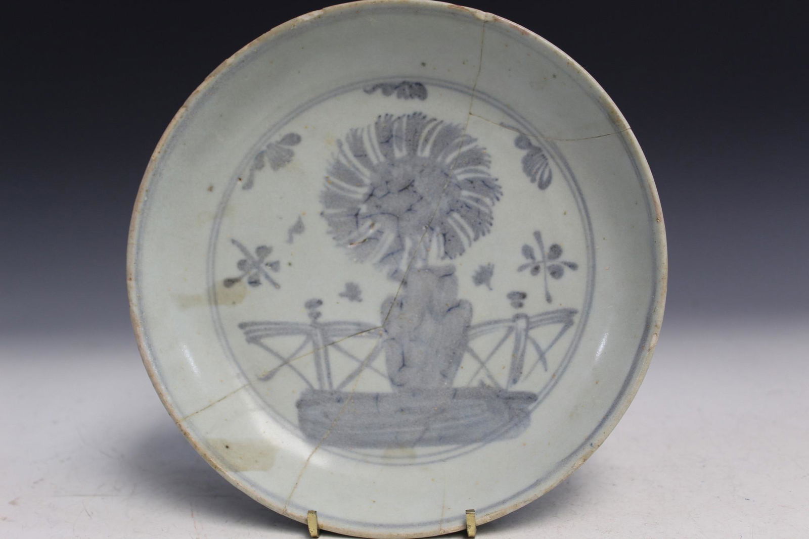 Chinese Blue and White Ming Porcelain Dish (1 of 4)