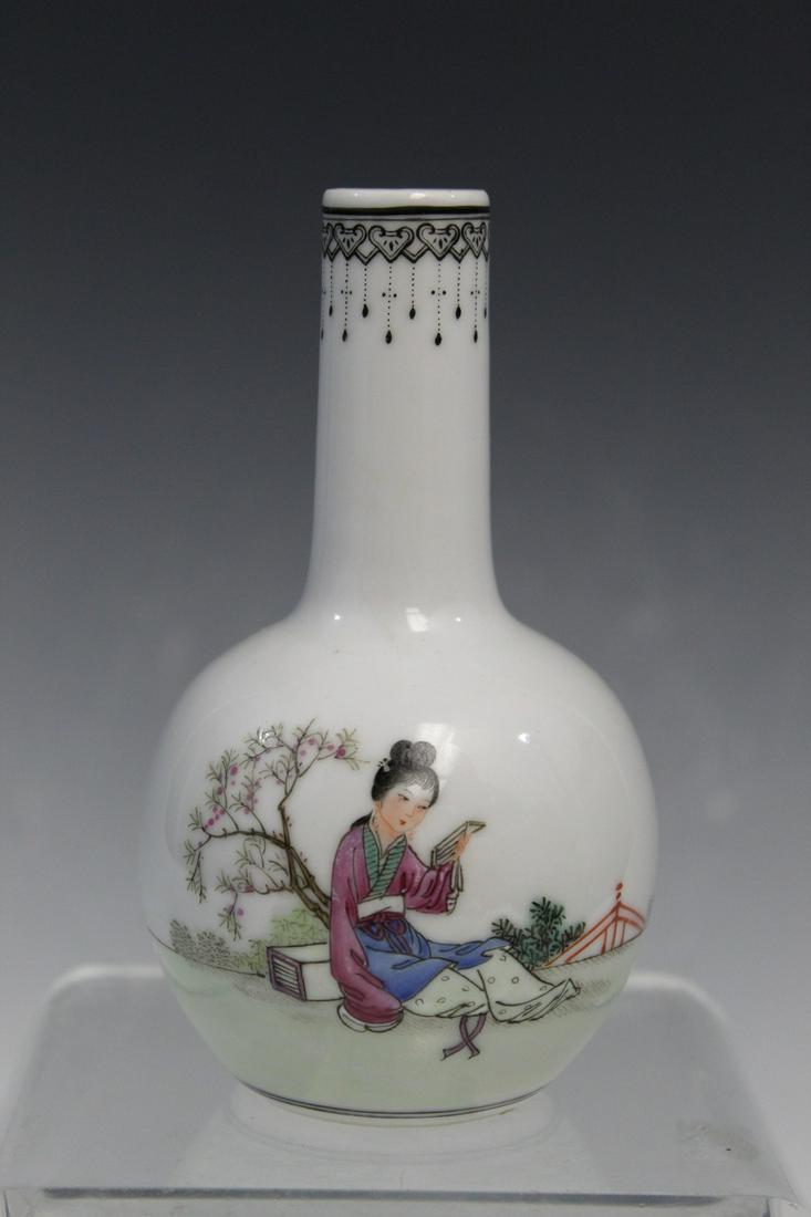 Chinese Famille Rose Porcelain Small Vase. (1 of 5)