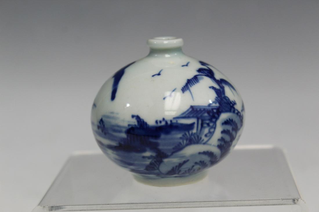 Chinese Blue and White Porcelain Snuff Bottle: Chinese Blue and White Porcelain Snuff Bottle. Diam 5.5 cm