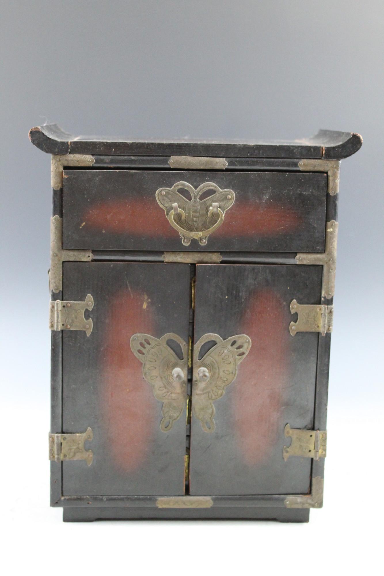 Korean Jewelry Box: Korean Jewelry Box. 24x30x15 cm