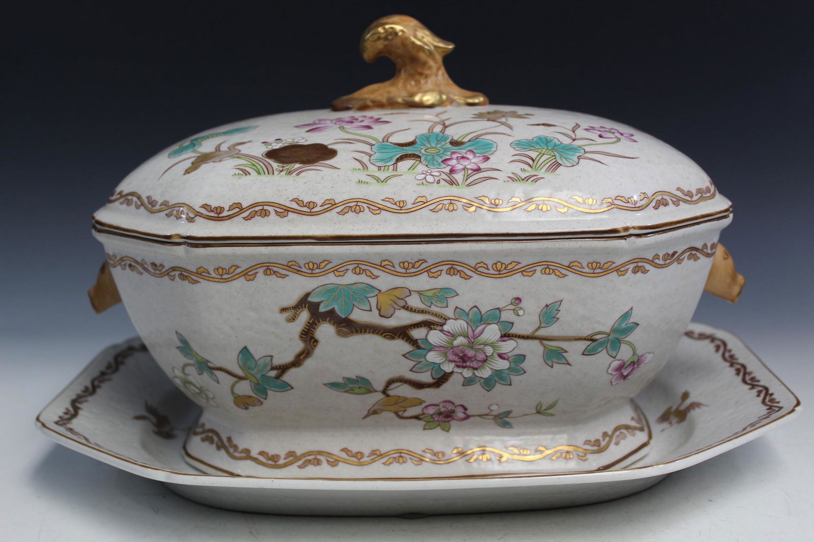Chinese Export Style Porcelain Tureen and Under plate (1 of 7)