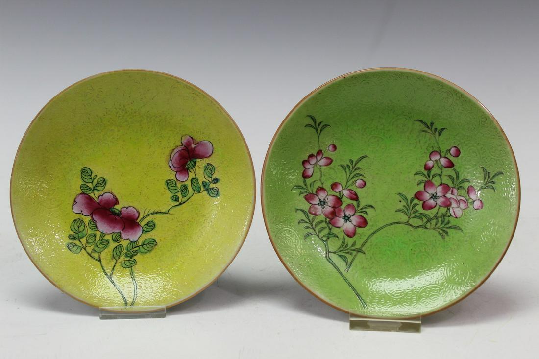 Lot of Two Chinese Famille Rose Porcelain Dishes (1 of 7)