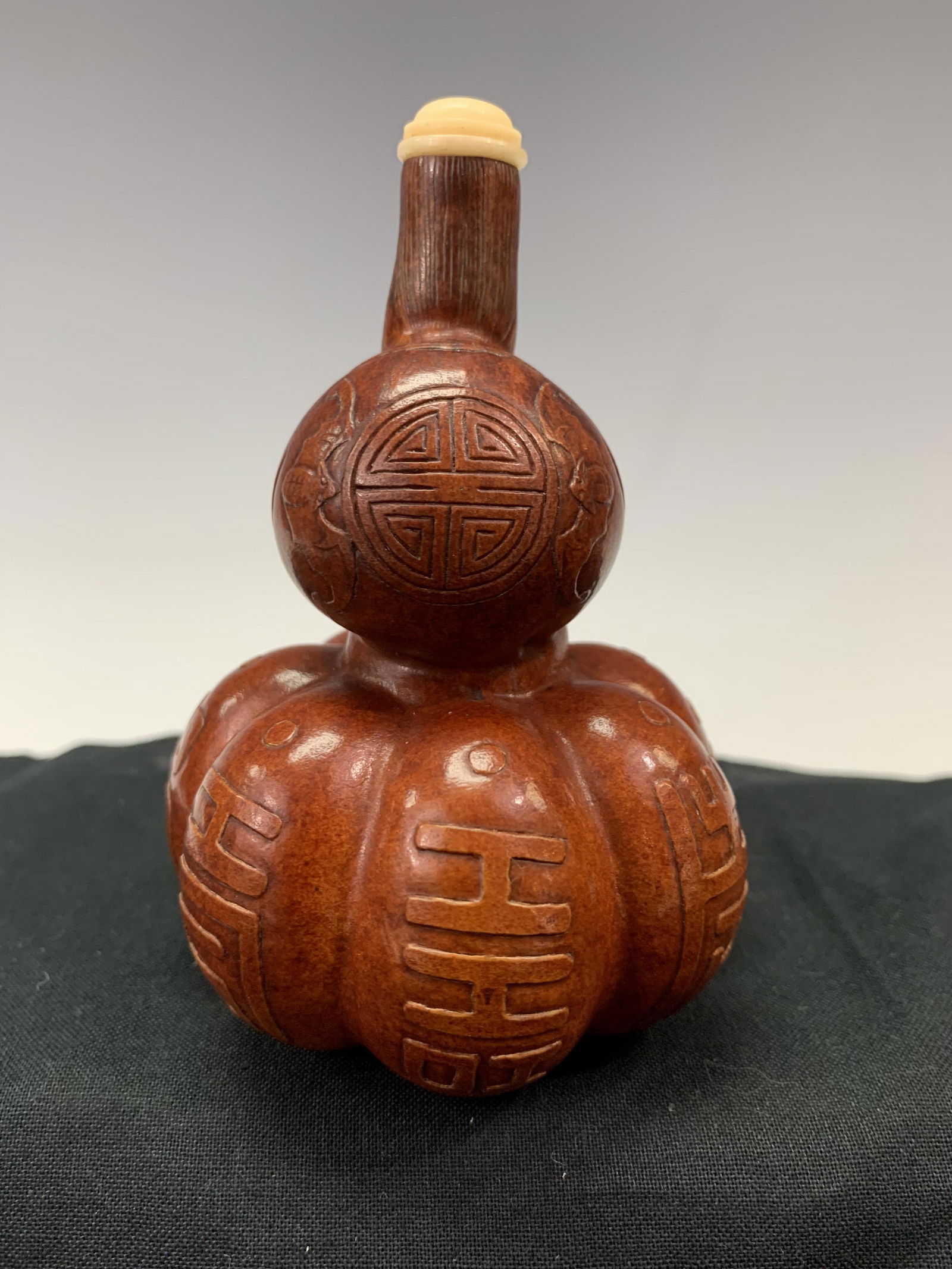 Chinese Gourd Shape Small Bottle (1 of 3)