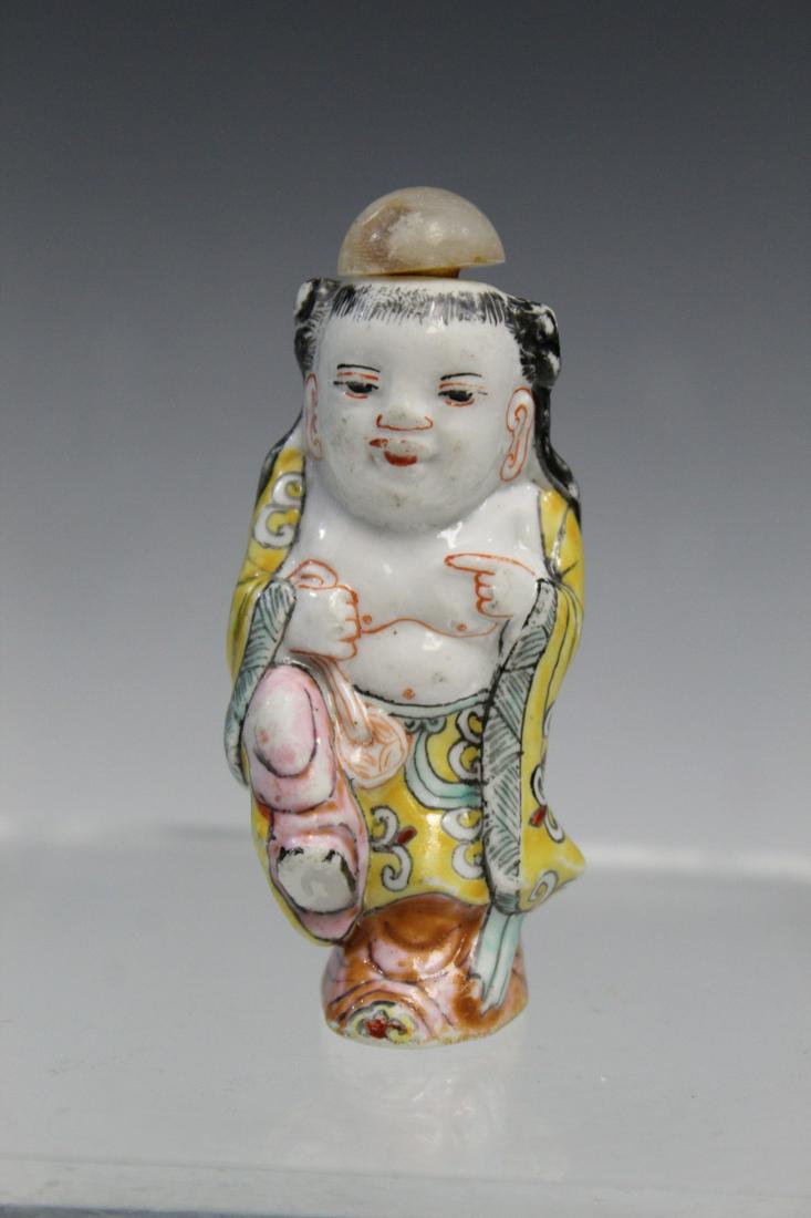 Chinese Famille Rose Porcelain Snuff Bottle with Children at Play Scene: Chinese Famille Rose Porcelain Snuff Bottle with Children at Play Scene. H 8 cm