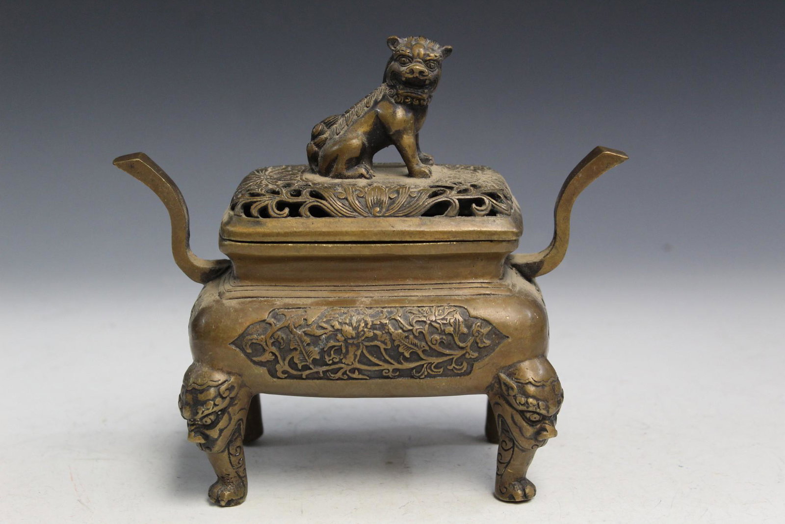Chinese Bronze Incense Burner: Chinese Bronze Incense Burner. L 18 cm, H 16 cm