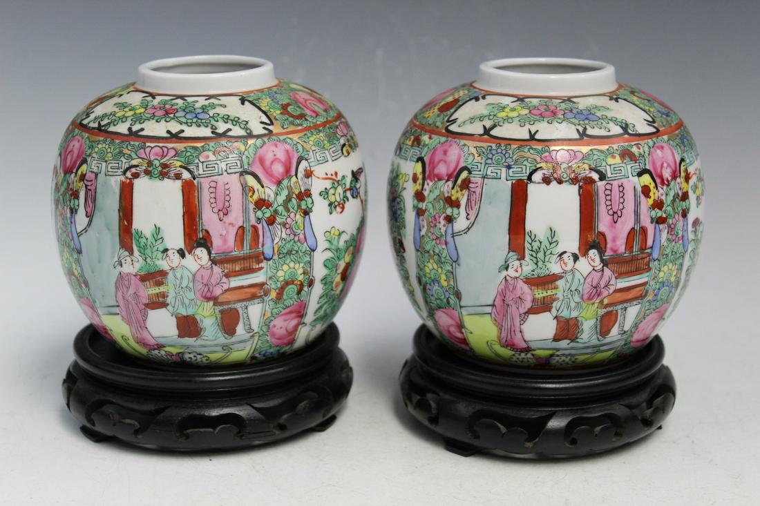 Pair of Chinese Rose Medallion Porcelain Jars on Wood Stands: Pair of Chinese Rose Medallion Porcelain Jars on Wood Stands. Diam 14 cm