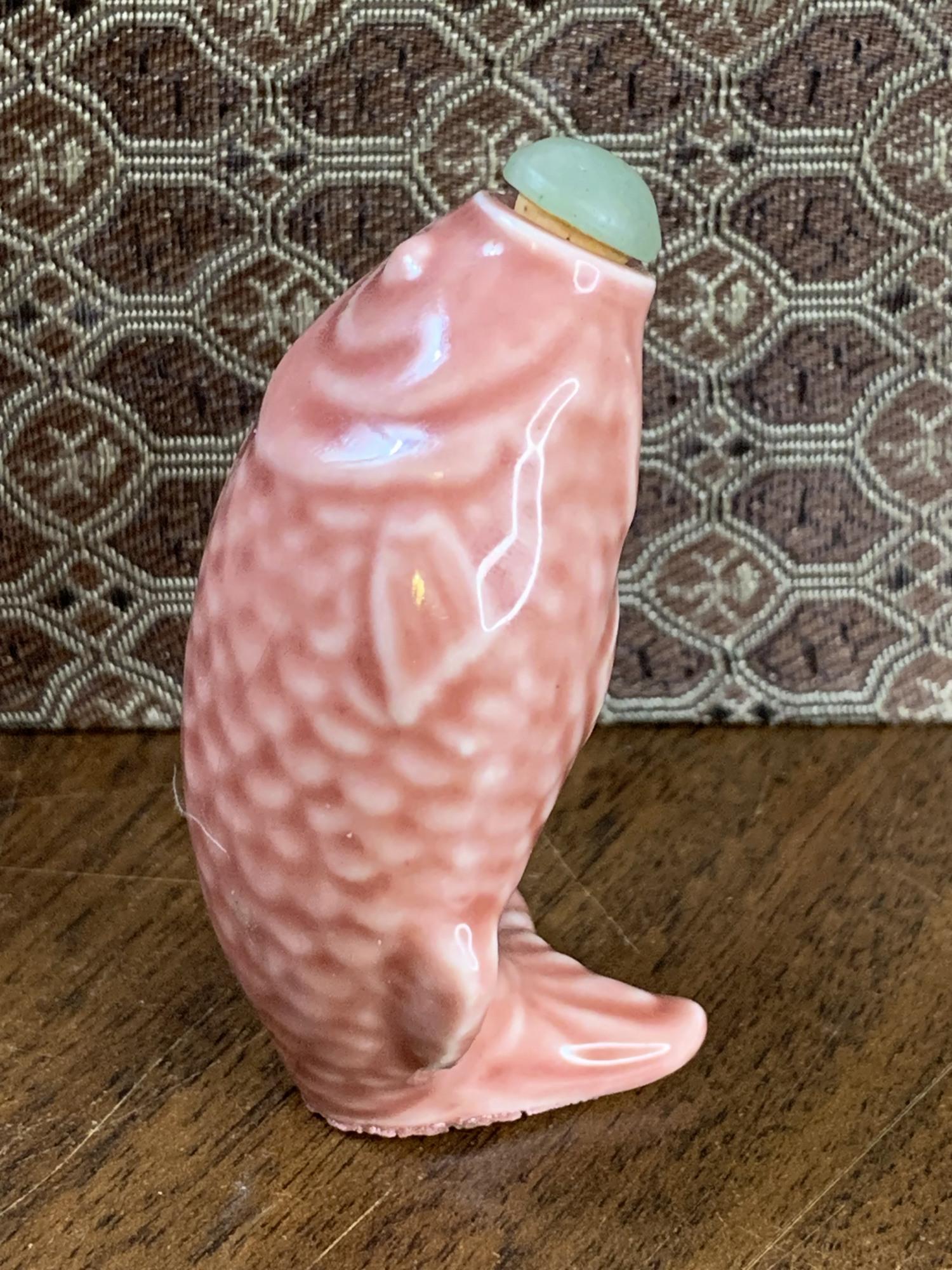 Chinese fish shaped porcelain snuff bottle (1 of 5)