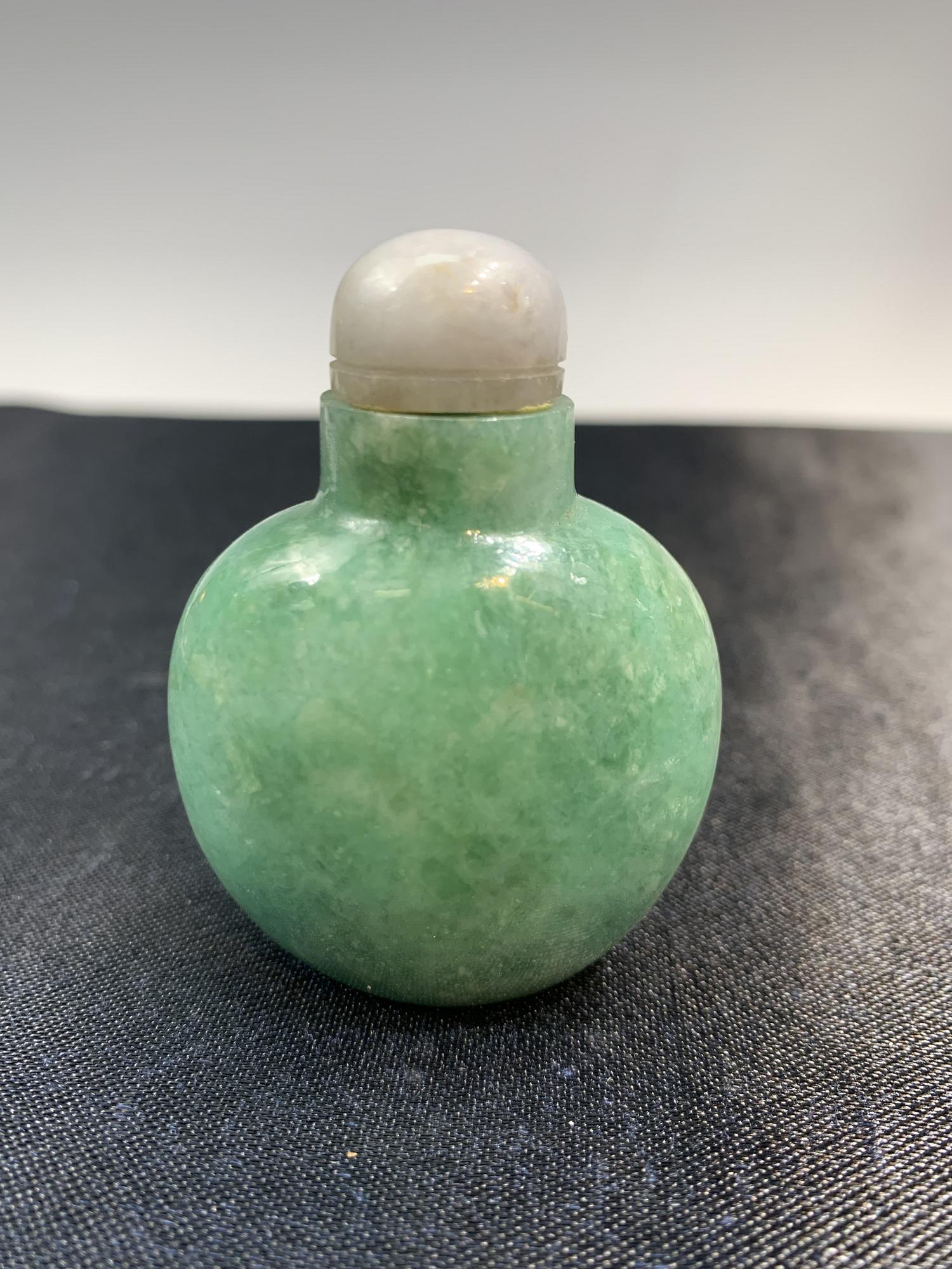 Chinese Jadeite Snuff Bottle (1 of 3)