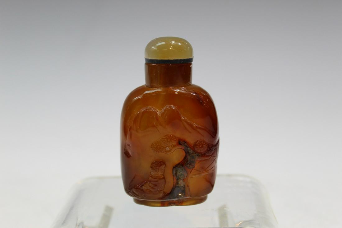 Chinese Carved Agate Snuff Bottle: Chinese Carved Agate Snuff Bottle. H 6.5 cm.