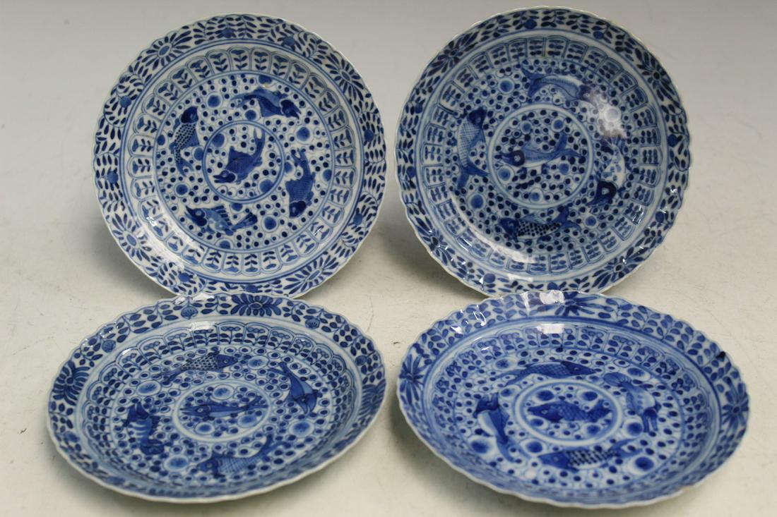 Four Chinese Export Blue and White Porcelain Saucers (1 of 7)