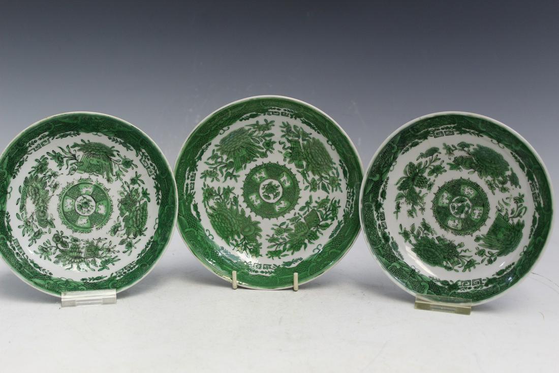 Three Chinese Export Porcelain "Green Fitzhugh" Dishes (1 of 5)