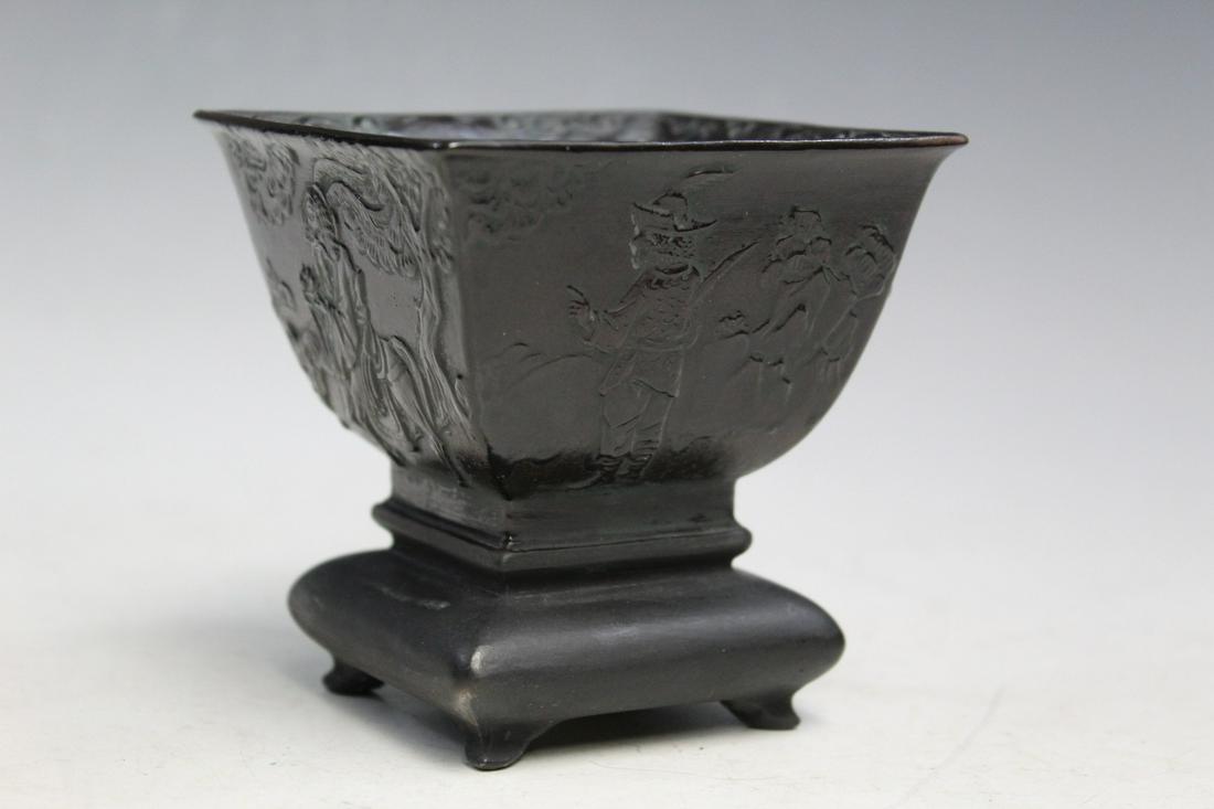 Japanese Porcelain Cup in Bronze Color: Japanese Porcelain Cup in Bronze Color. H 9 cm