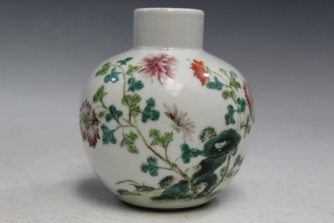 Chinese Famille Rose Porcelain Vase: Chinese Famille Rose Porcelain Vase. H 11 cm, As Is.