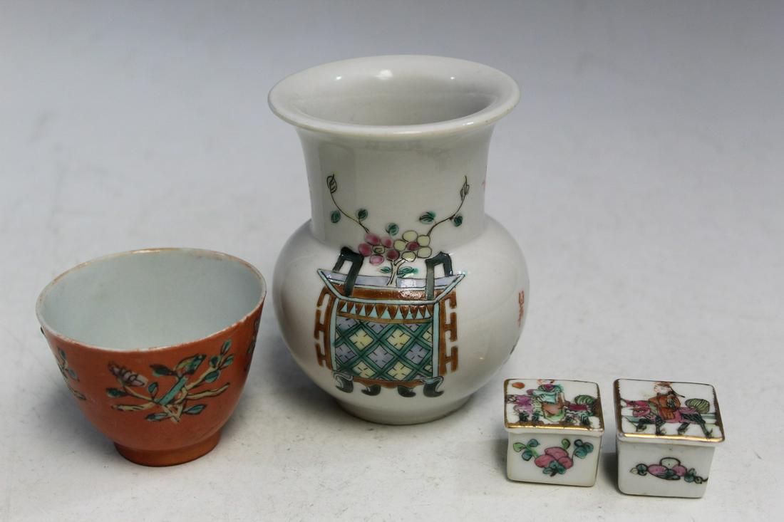 Group of Chinese Famille Rose Porcelain Items (1 of 7)