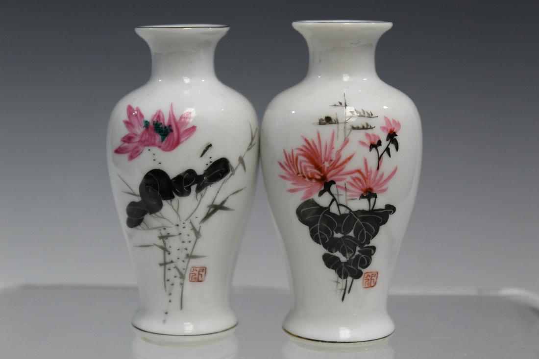 Pair of Chinese Miniature Porcelain Vases: Pair of Chinese Miniature Porcelain Vases. H 9 cm