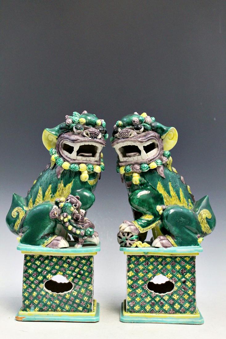 Pair of Chinese Wucai Porcelain Foo Dog Statues (1 of 11)