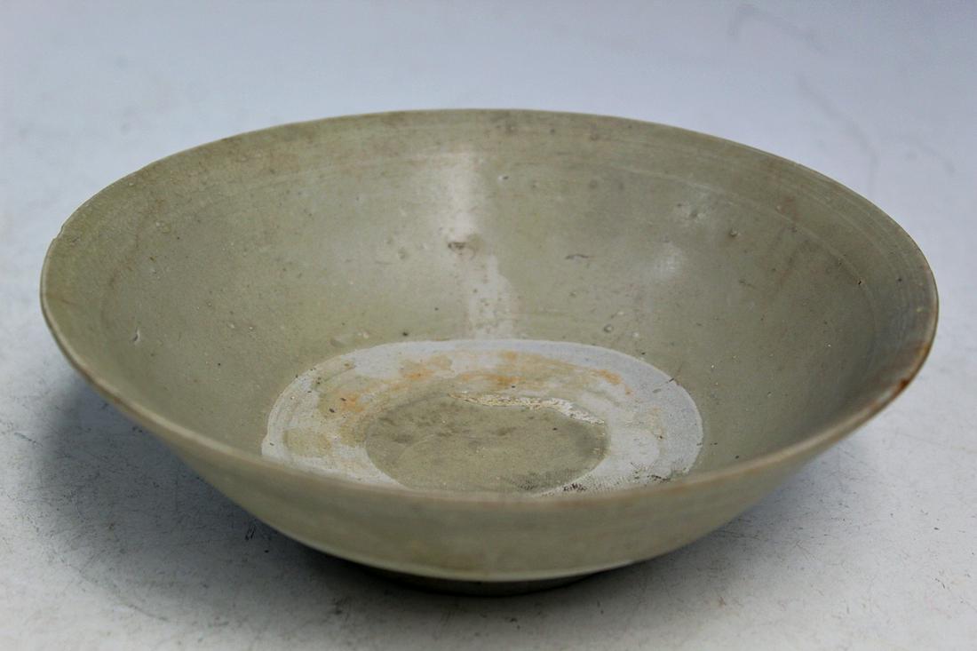Southeast Asian Pottery Bowl: Southeast Asian Pottery Bowl. Diam 18 cm.