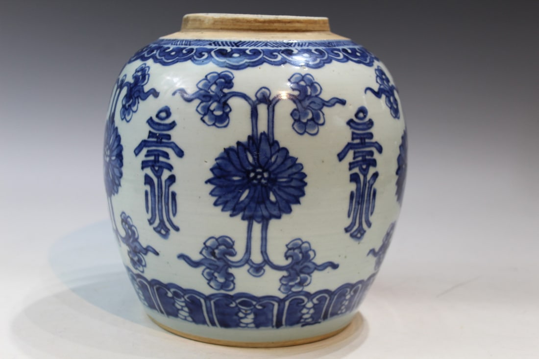 Chinese Blue and White Porcelain Jar: Chinese Blue and White Porcelain Jar. Diam 21 cm.. Provenance: Reston Virginia Estate of a US diplomat who served in China, Taiwan, Laos and Thailand in the 1980's.