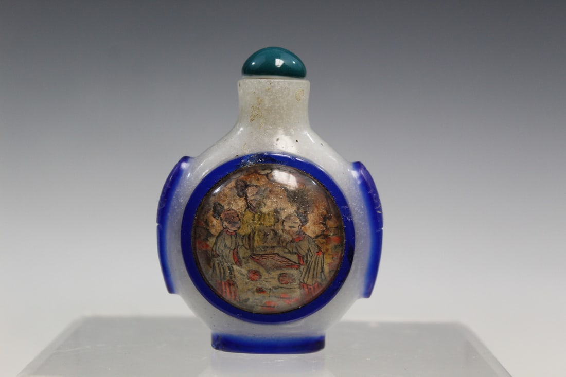 Chinese Peking Glass Snuff Bottle: Chinese Peking Glass Snuff Bottle. H 6.5 cm. As Is.