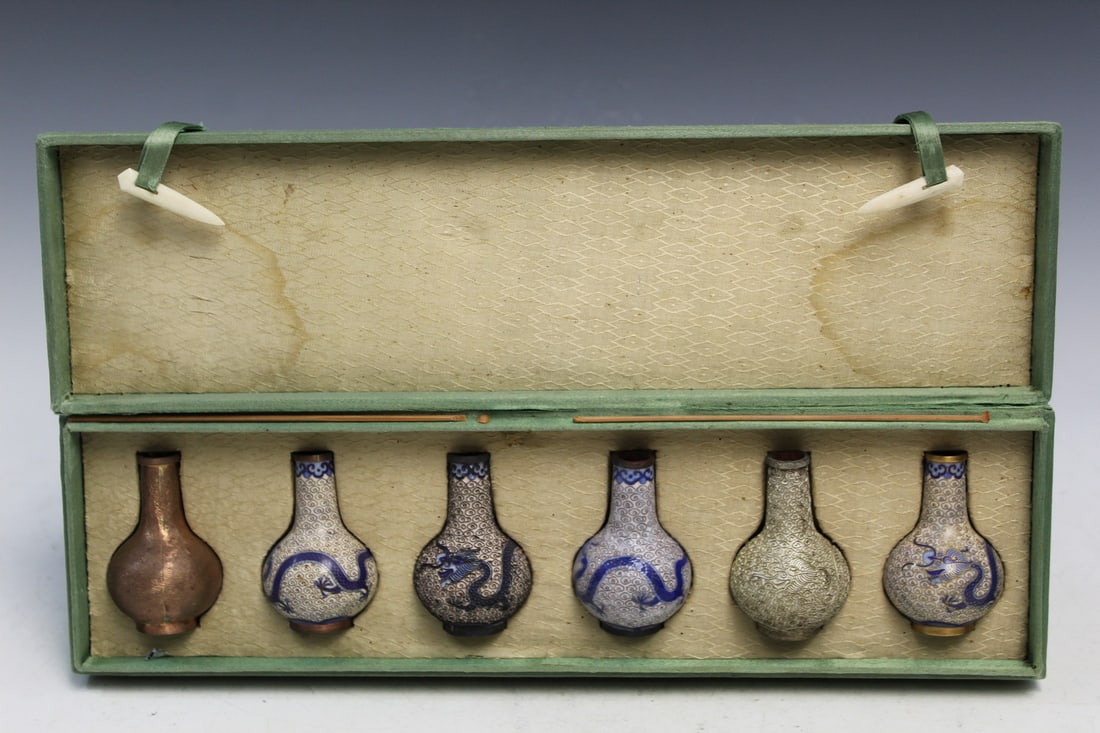 Chinese Miniature Cloisonne Vases in a Box (1 of 5)
