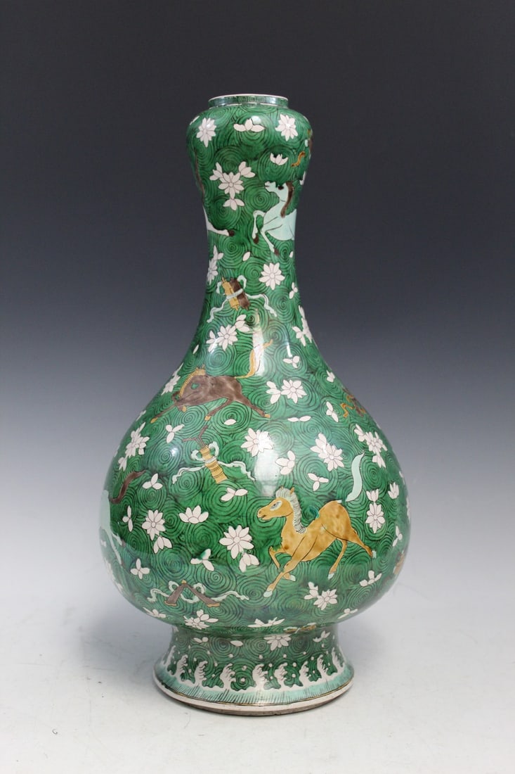 Chinese Wucai Garlic-mouth Porcelain Vase (1 of 8)
