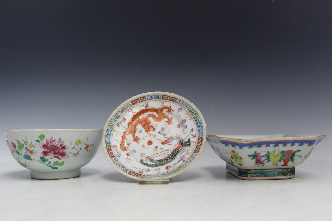 Three Chinese Famiile Rose Porcelain Items (1 of 8)