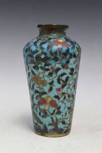 Chinese cloisonne vase, Ming Dynasty: Chinese cloisonne vase, Ming Dynasty. H 15 cm. AS IS