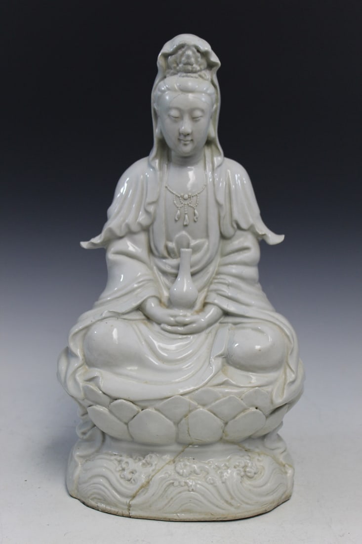 Chinese Blanc de chine porcelain Guanyin statue: Chinese Blanc de chine porcelain Guanyin statue. H 47 cm. AS IS. Broken and glue repaired.