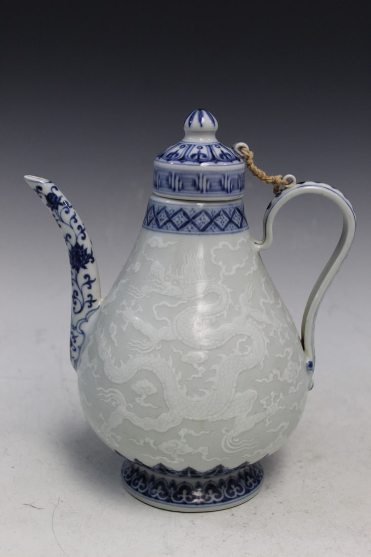 Chinese blue and white porcelain teapot with dragon decoration (1 of 6)