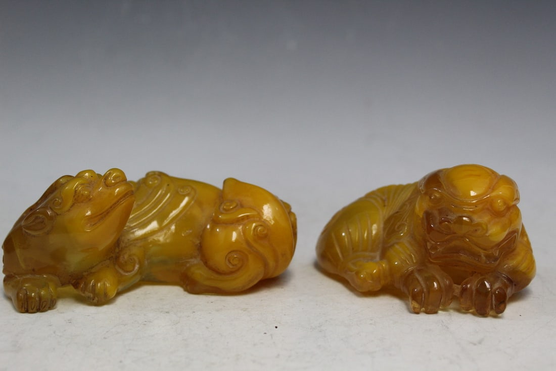 Two Chinese Bakelite Figures of Mythical Beasts.: Two Chinese Bakelite Figures of Mythical Beasts.. L 11.5 cm.