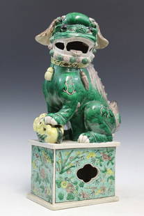 Chinese Famille Verte Porcelain Foo Dog Statue: Chinese Famille Verte Porcelain Foo Dog Statue. H 42 cm. Kangxi Period.