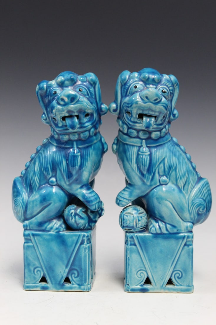 Pair of Chinese Turquoise Glaze Foo Dog Statues: Pair of Chinese Turquoise Glaze Foo Dog Statues. H 23.5 cm.