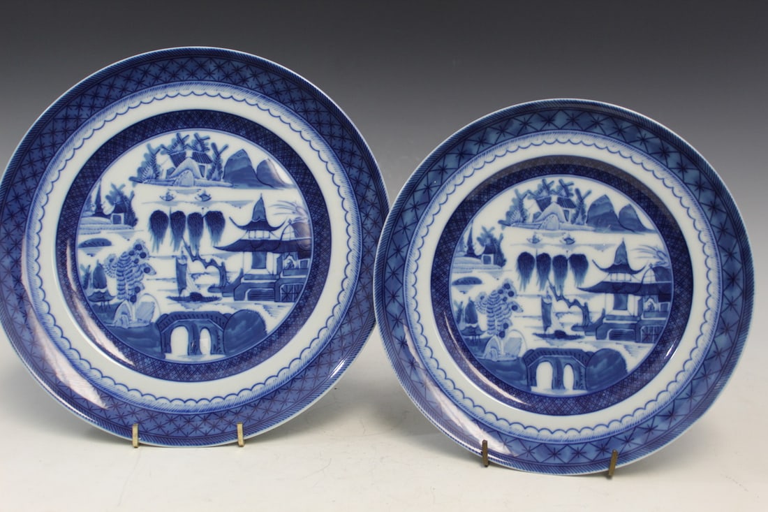 Two Mottahedeh Blue Canton Dishes: Two Mottahedeh Blue Canton Dishes. Diam 25 and 22 cm.
