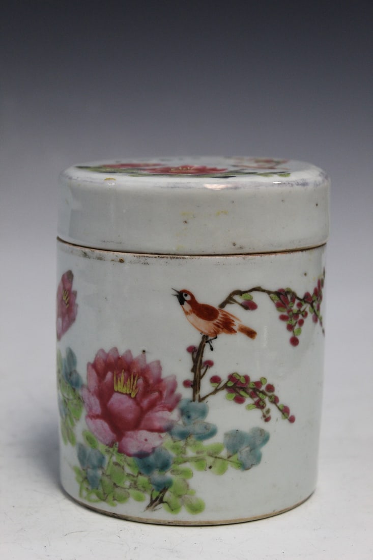Chinese Famille Rose Porcelain Box (1 of 8)