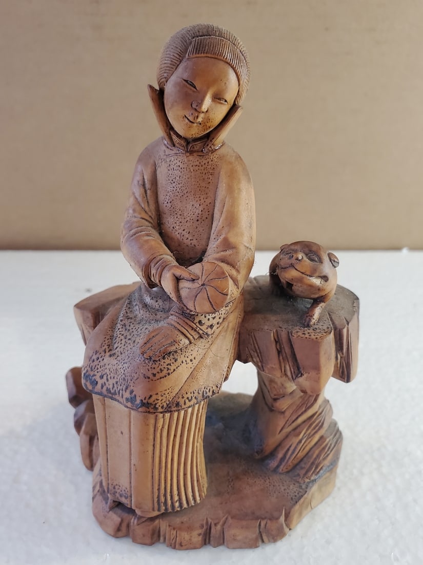 Chinese carved wood figure. (1 of 7)