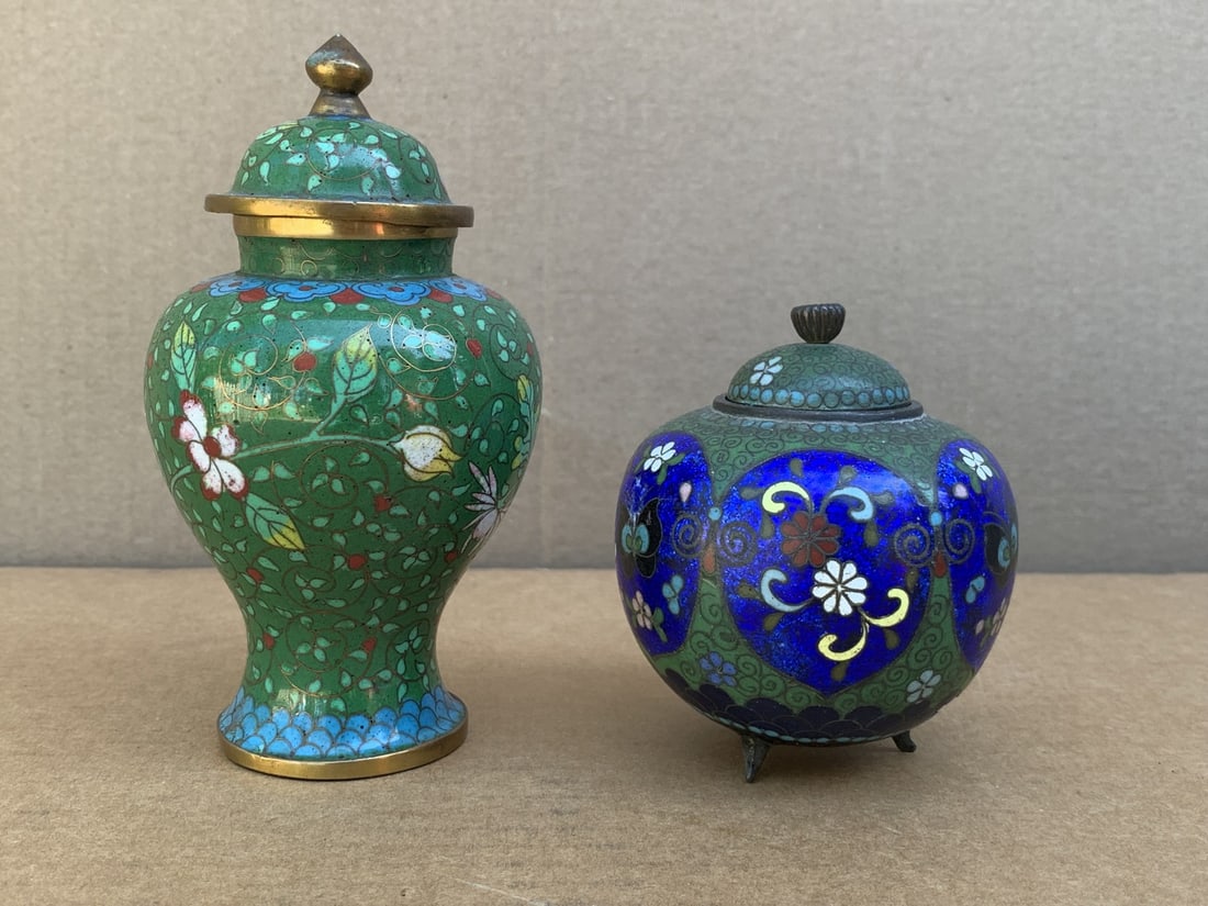 Two Chinese cloisonne jars with lids (1 of 4)