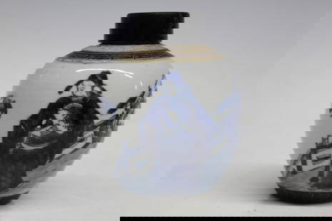 Chinese Blue and White Porcelain Ginger Jar with wood lid: Chinese Blue and White Porcelain Ginger Jar with wood lid. H 13cm with cover