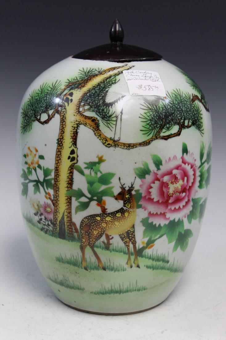Chinese Famille Rose Porcelain Jar: Chinese Famille Rose Porcelain Jar. H 31 cm.