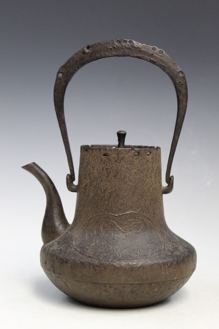 Japanese Iron Teapot: Japanese Iron Teapot. Total H 25 cm